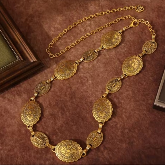 Vintage Elegant Gold Belt - Picture 3 of 5